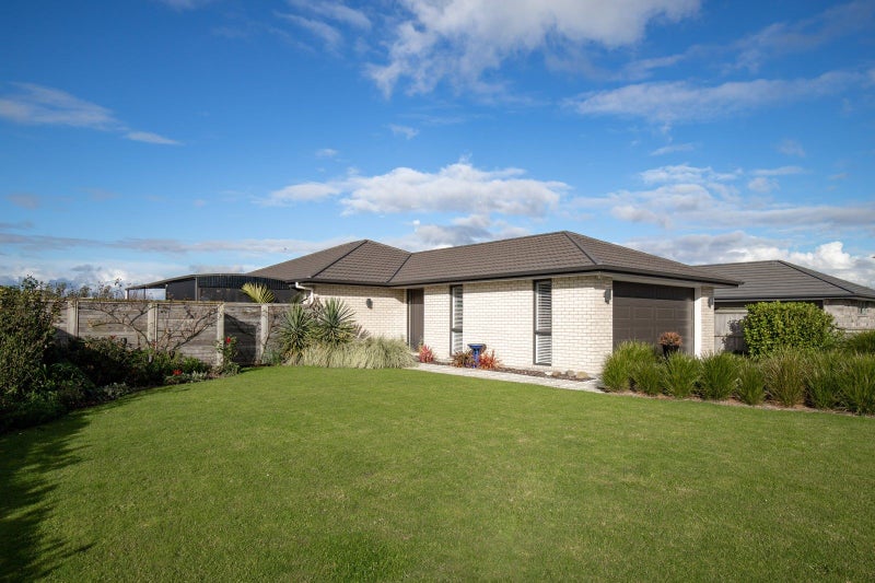 51 Benner Drive, Ngatea, Ngatea - Carousel 1