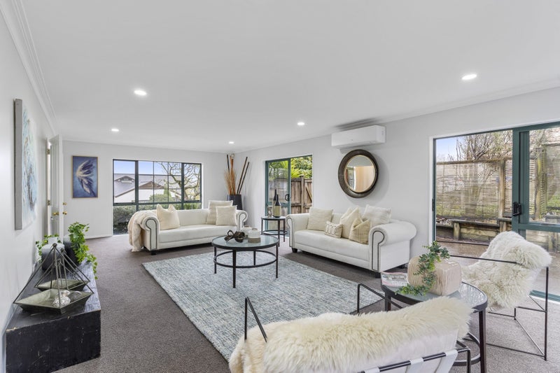 2 Margaret Henry Crescent, Oteha, Auckland - Carousel 2