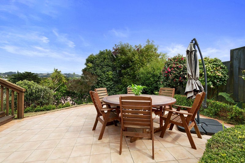 6 Saunders Close, Whitby, Porirua - Carousel 1