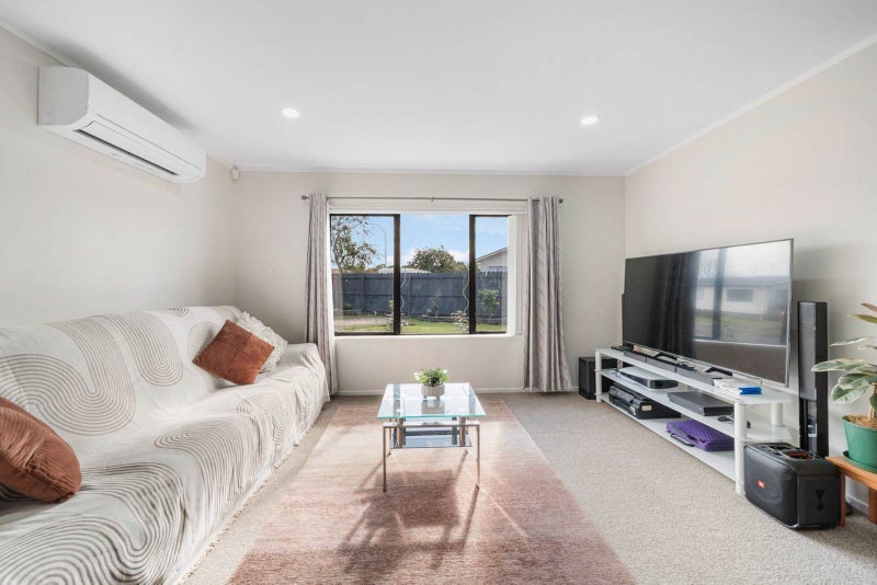 4 Horlicks Place, Randwick Park, Auckland - Carousel 2