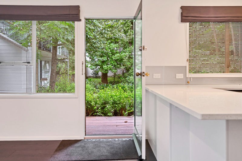 19F Taupata Street, Mount Eden, Auckland - Carousel 2