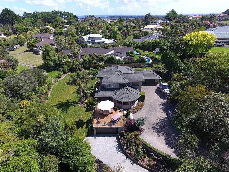 17 Windfall Grove, Greenhithe, Auckland - Carousel 1