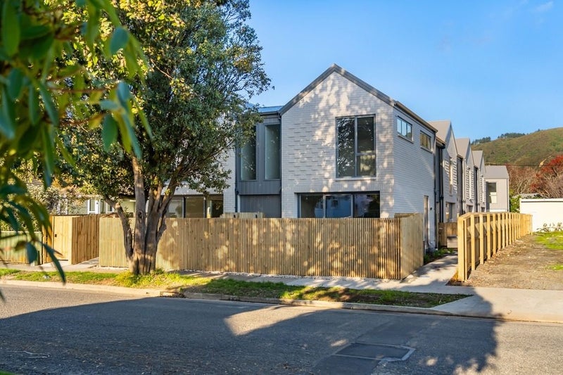 1/16 Sladden Street, Naenae, Lower Hutt - Carousel 1