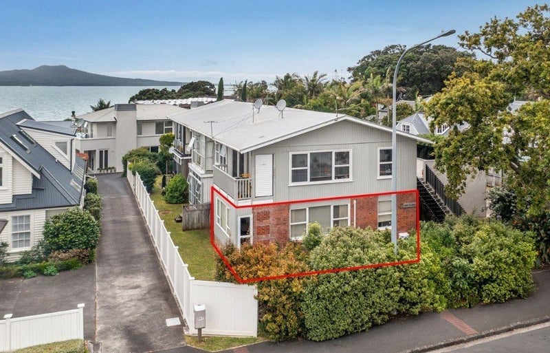 1/221 Hurstmere Road, Takapuna, Auckland - Carousel 1