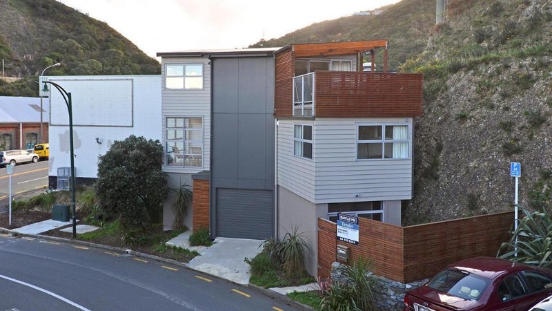 1 Cameron Street, Kaiwharawhara, Wellington - Carousel 1