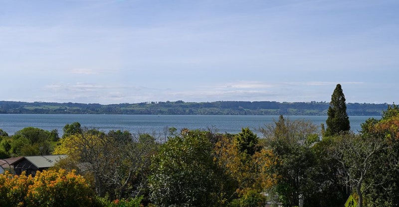 12 Aquarius Drive, Kawaha Point, Rotorua, Bay Of Plenty - Carousel 2