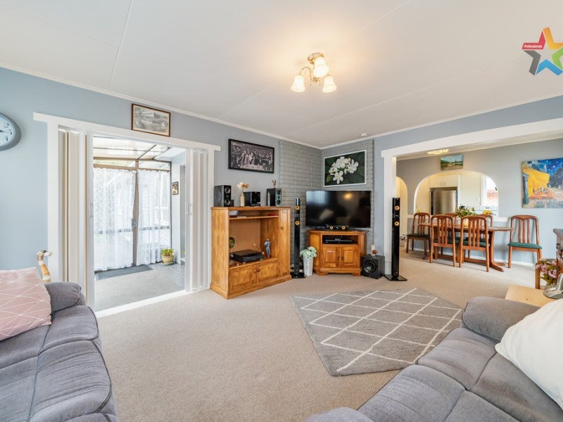 42 Coast Road, Wainuiomata, Lower Hutt - Carousel 1