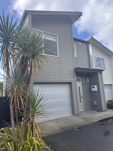 10/3 Severn Street, Island Bay, Wellington - Carousel 1