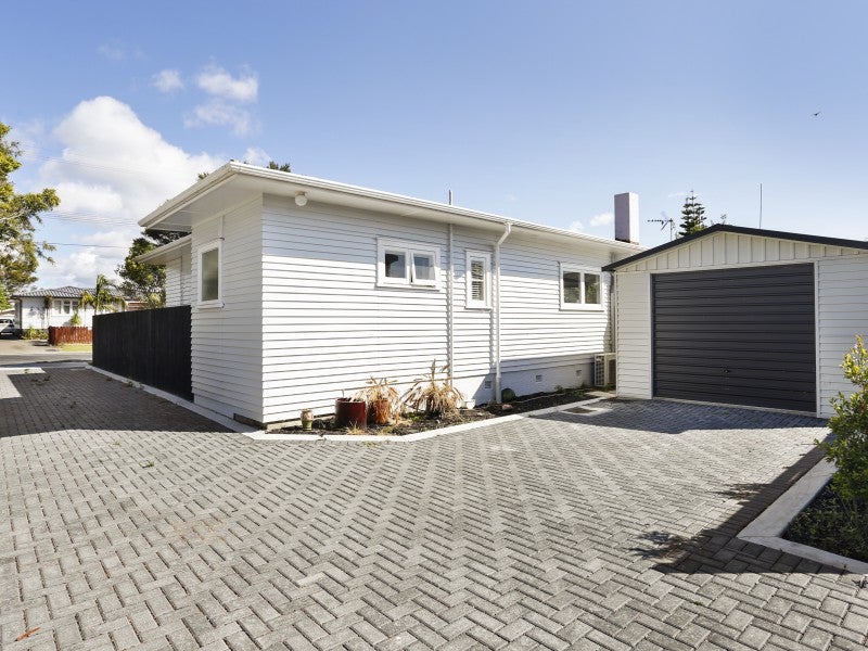 11 Vanguard Road, Kelston, Auckland - Carousel 2