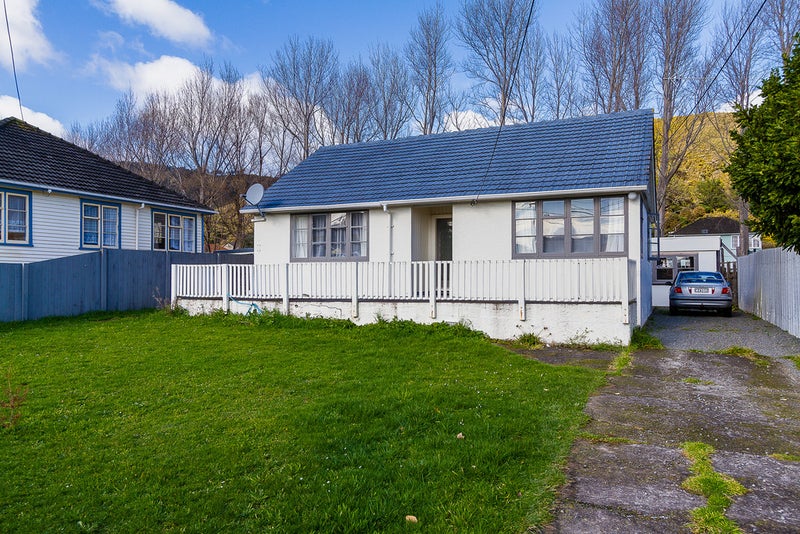 68 Strand Crescent, Naenae, Lower Hutt - Carousel 1