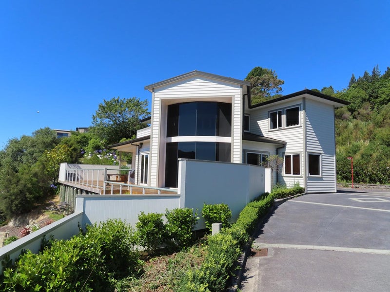 8 Mccarthy Grove, Clouston Park, Upper Hutt - Carousel 1