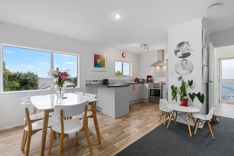 2/34 Lambrown Drive, Tōtara Vale, Auckland - Carousel 2