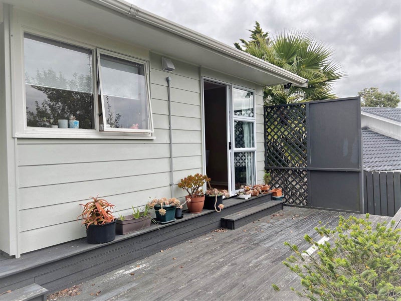 2 Pankhurst Place, Sunnyvale, Auckland - Carousel 13