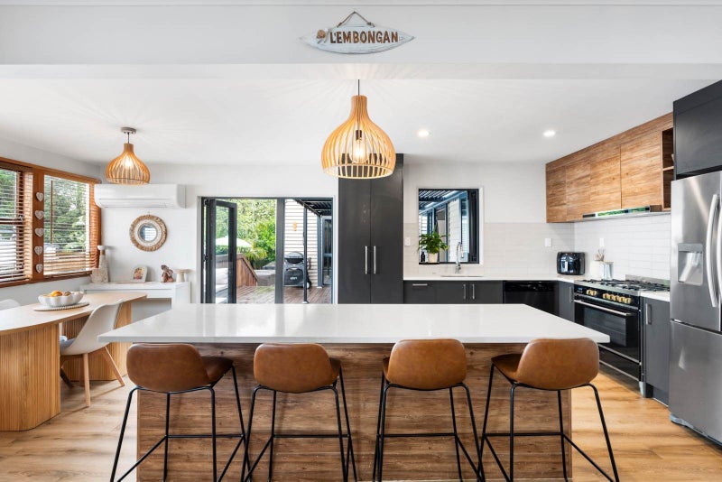 3 Rambler Crescent, Beach Haven, Auckland - Carousel 1