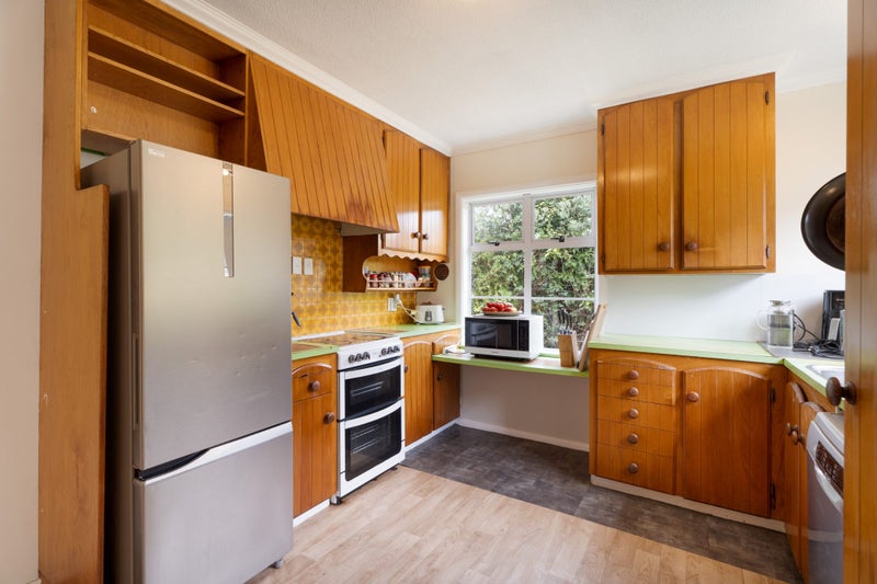 37 Hampton Hill Road, Tawa, Wellington - Carousel 2