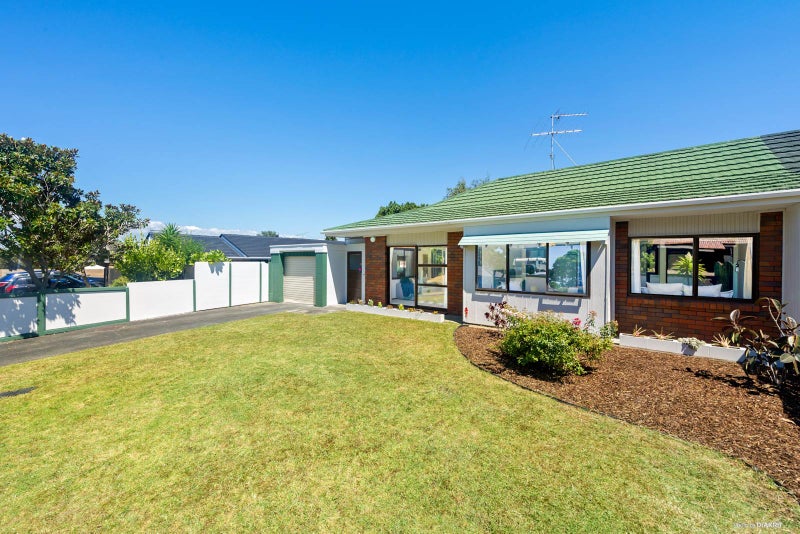 2/11 Kurnell Drive, Botany Downs, Auckland - Carousel 2
