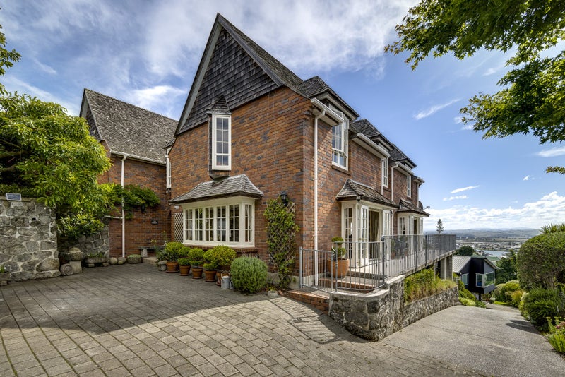 14 Roslyn Road, Bluff Hill, Napier - Carousel 1