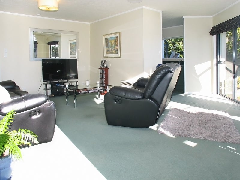 1 Peppertree Lane, Woodridge, Wellington - Carousel 2