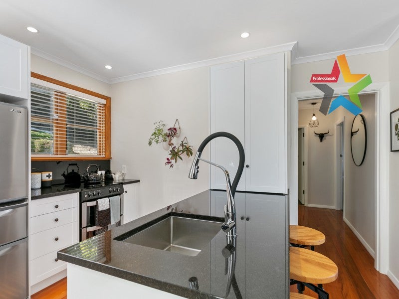 44 Victory Avenue, Karori, Wellington - Carousel 2
