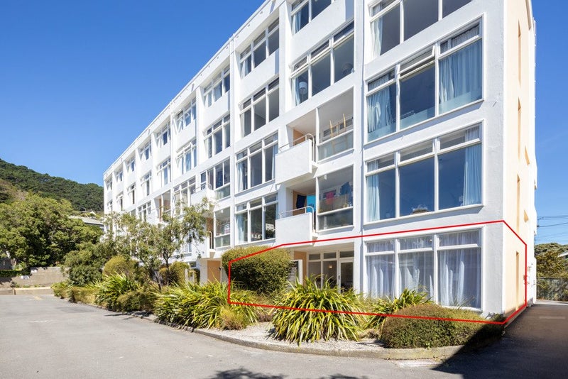 1/4 Claremont Grove, Mount Victoria, Wellington - Carousel 2