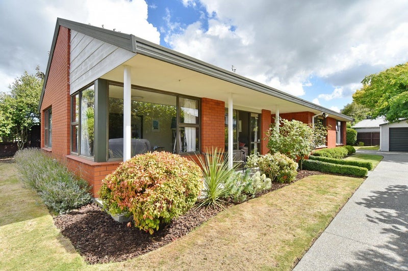 15 Connemara Drive, Northwood, Christchurch - Carousel 1