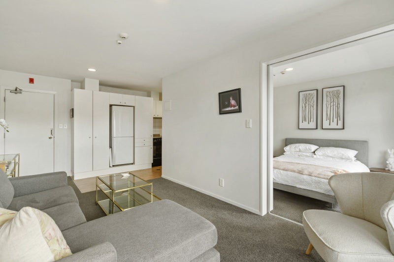 28/8 Clayton Street, Newmarket, Auckland - Carousel 1