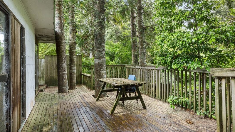 19 Tainui Road, Titirangi, Auckland - Carousel 1