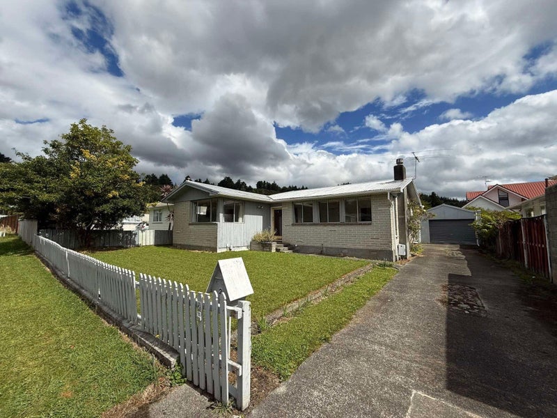 2 Prestige Place, Maoribank, Upper Hutt - Carousel 1