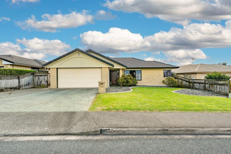 33 Ruze Vida Drive, Massey, Auckland - Carousel 2