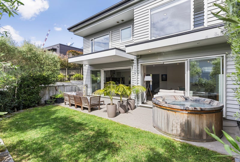 42 Rutherford Terrace, Meadowbank, Auckland - Carousel 1