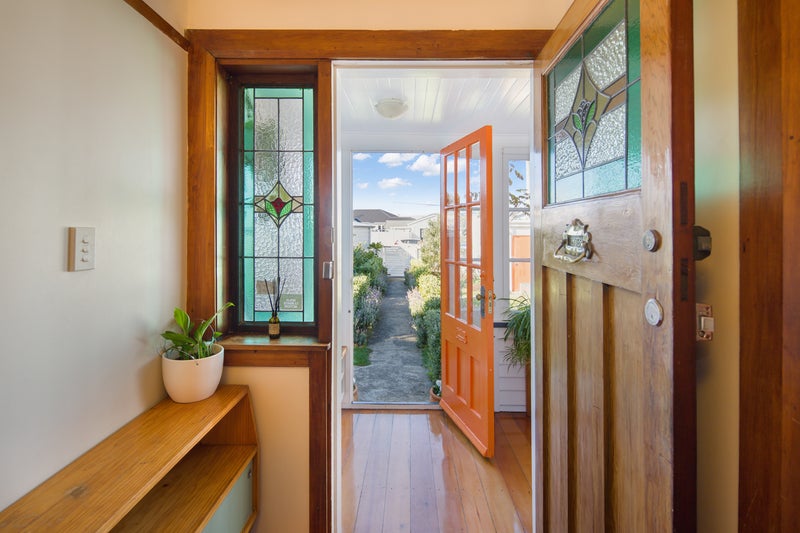 4 Puru Crescent, Lyall Bay, Wellington - Carousel 2