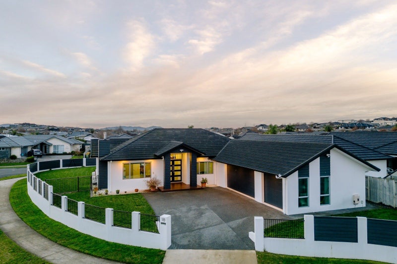 18 Batten drive, Flagstaff, Hamilton - Carousel 1