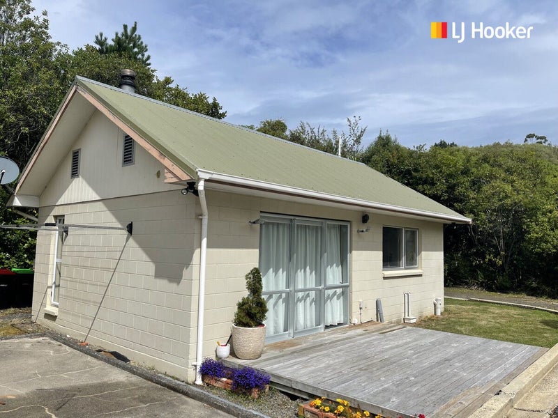 8 Camp Street, Broad Bay, Dunedin - Carousel 1