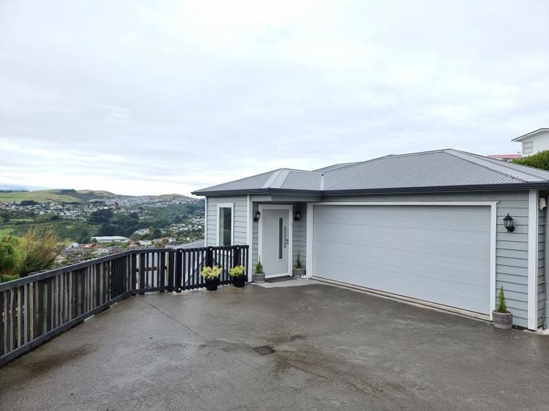 25 Sandybrow, Churton Park, Wellington - Carousel 1