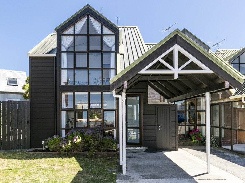 7 Tamahine Street, Maupuia, Wellington - Carousel 1