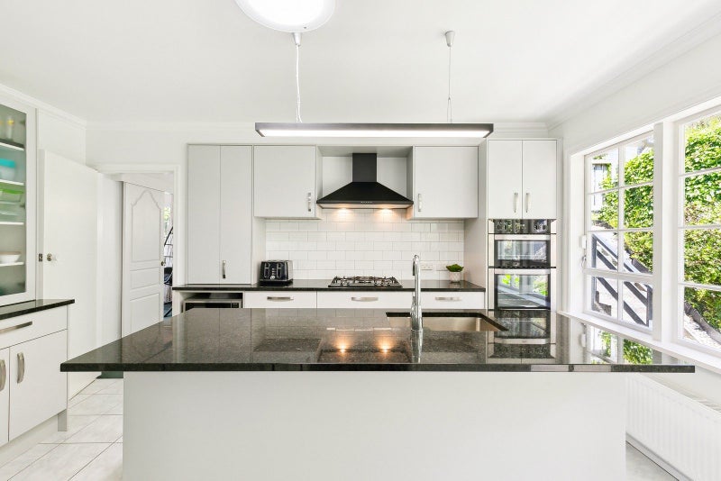 8 Lethenty Way, Karori, Wellington - Carousel 2