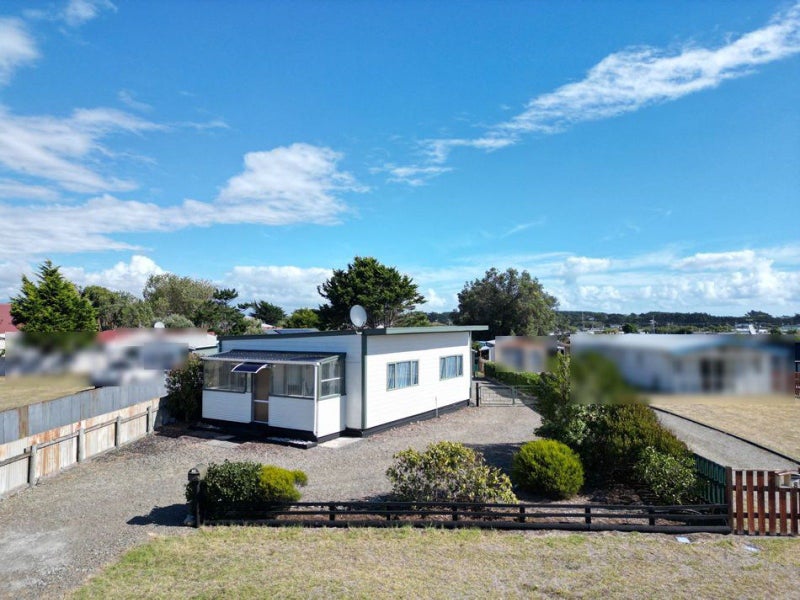10 Hennessy Street East, Foxton Beach, Foxton - Carousel 2