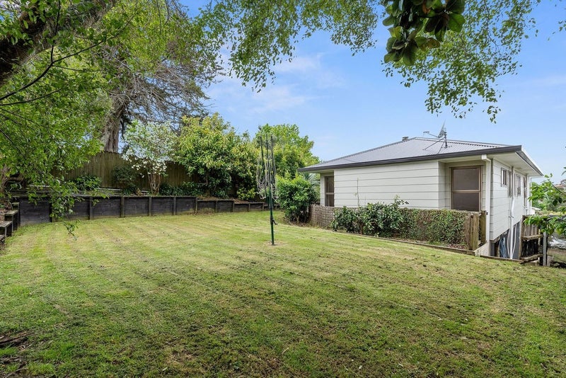 16 Sumich Place, West Harbour, Auckland - Carousel 16