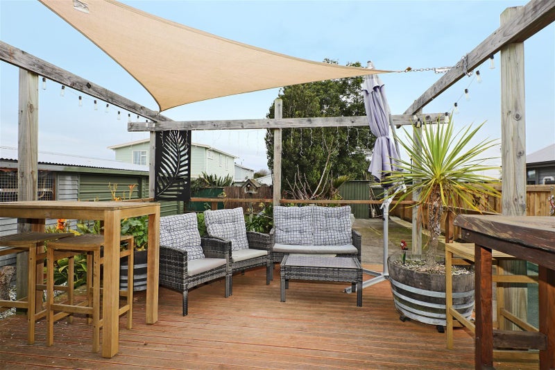 1011 Hood Street, Mayfair, Hastings - Carousel 1