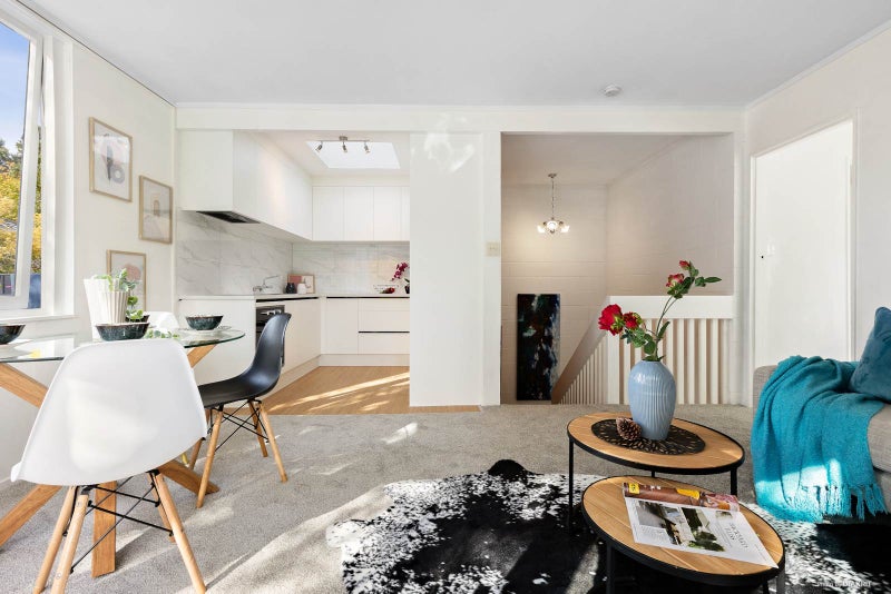 1/24 Commodore Drive, Lynfield, Auckland - Carousel 2