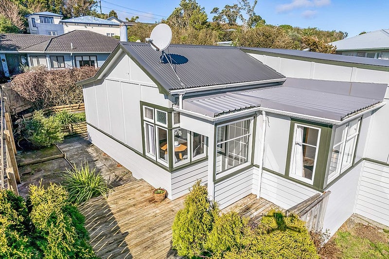 18 Chapman Street, Newlands, Wellington - Carousel 2