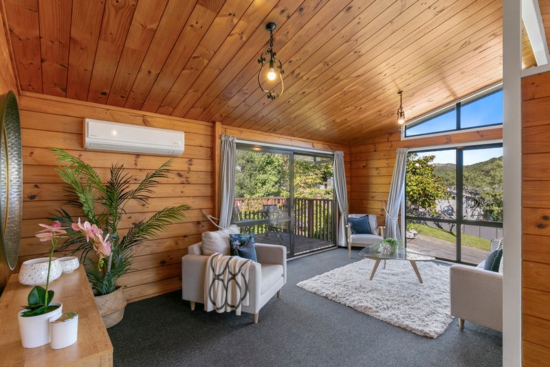13 Hazlewood Avenue, Karori, Wellington - Carousel 2