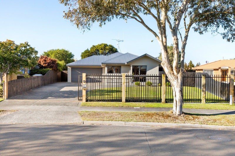 61 Diomede Glade, Flagstaff, Hamilton - Carousel 1