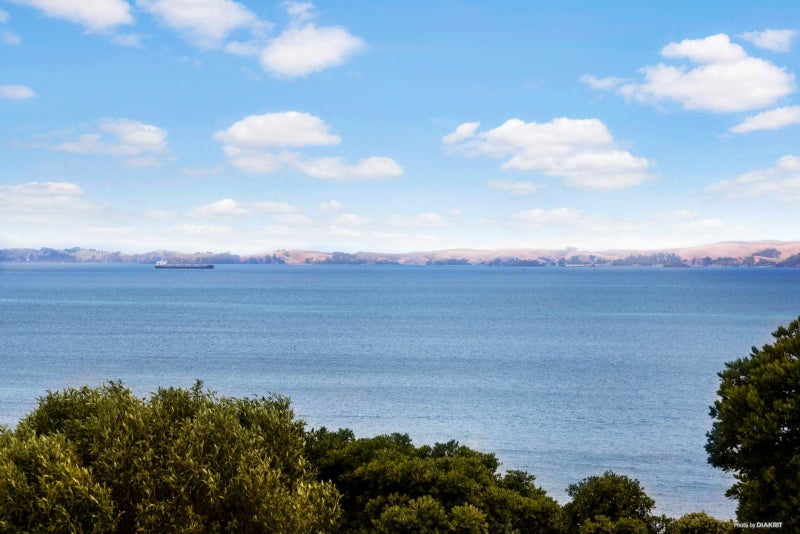 183 Beach Road, Castor Bay, Auckland - Carousel 2