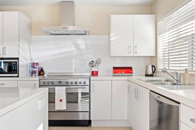 19 Pohutukawa Grove, Lytton West, Gisborne - Carousel 1