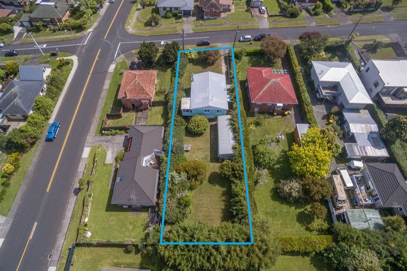 52 Savoy Road, Glen Eden, Waitakere - Carousel 1