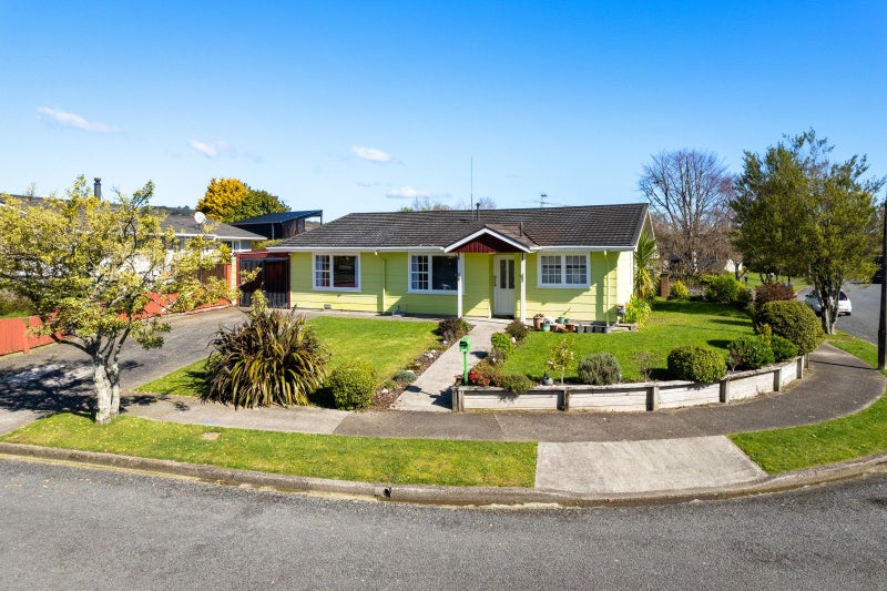 2 Akron Grove, Totara Park, Upper Hutt - Carousel 1