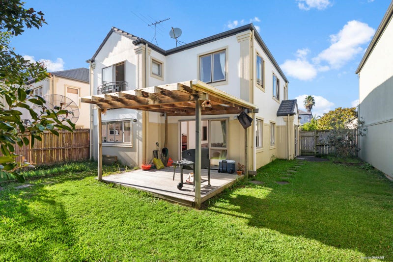 11 Temuka Gardens, Blockhouse Bay, Auckland - Carousel 1