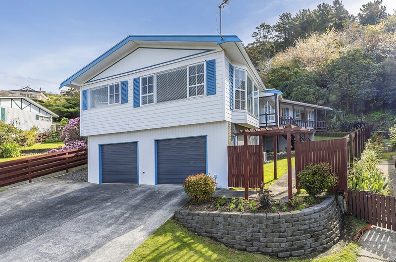 34 Fyvie Avenue, Tawa, Wellington - Carousel 1