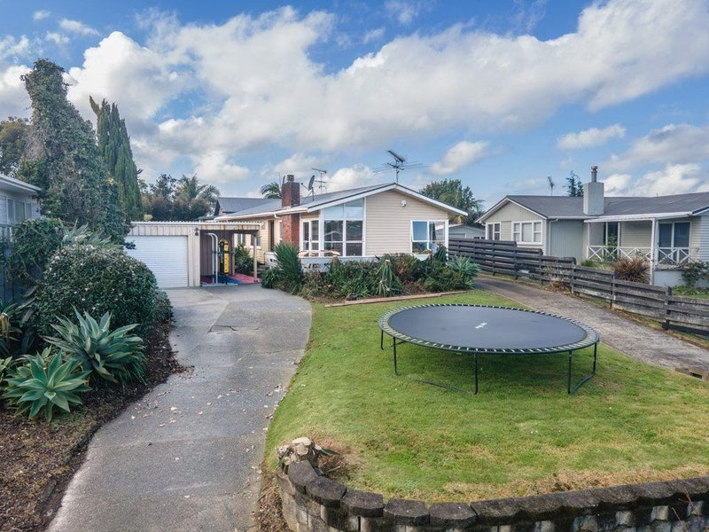 22 Larne Avenue, Pakuranga Heights, Auckland - Carousel 1